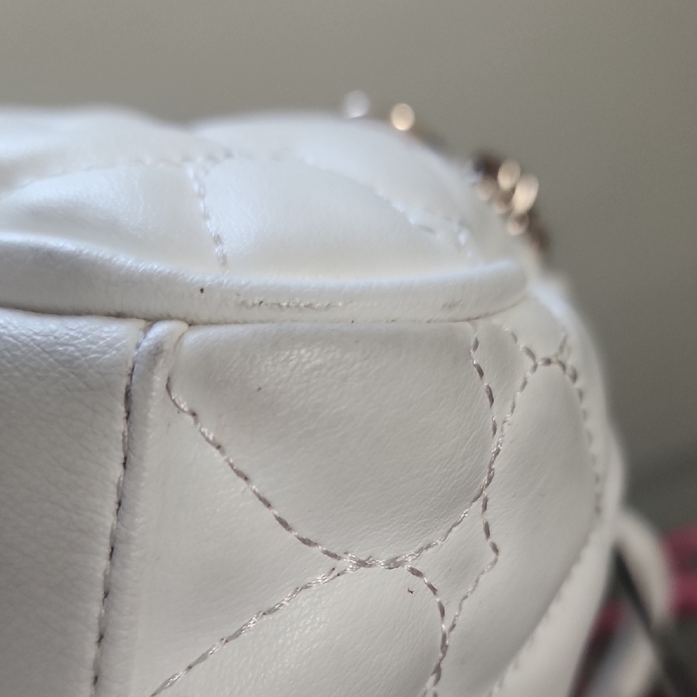 Juicy Couture Quilted White Heart Bag With Crossbody Strap - Picture 12 of 14